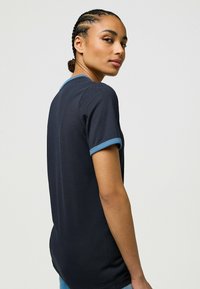 Wrangler RINGER - Camiseta estampada - navy