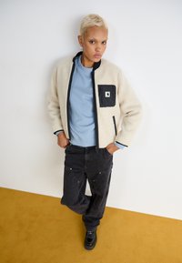 Carhartt WIP JANET LINER - Casaco polar - moonbeam/black