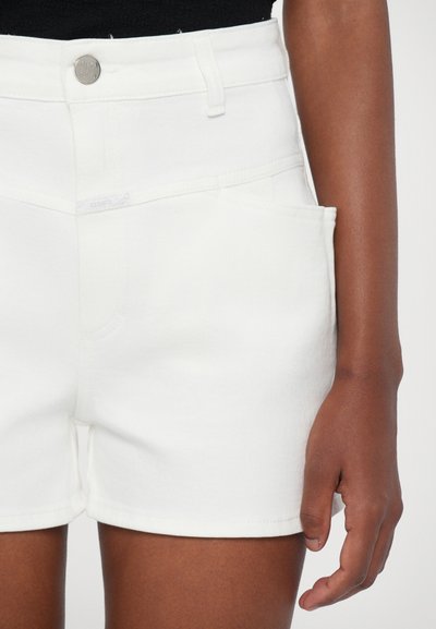 CLOSED JOCY  - Shorts di jeans - white