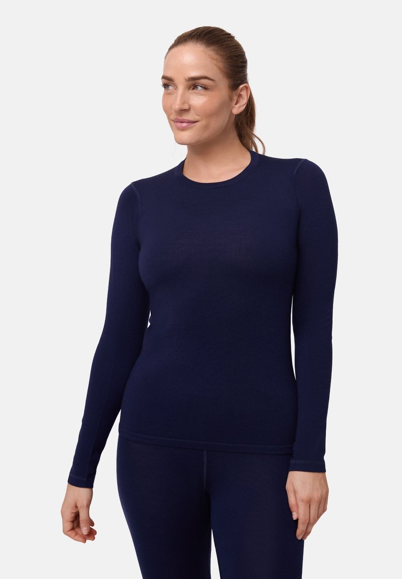 Marineblaues langärmliges Strickoberteil mit rundem Ausschnitt, figurbetontem Schnitt und nahtlosem Design, aus weichem, elastischem Material gefertigt.