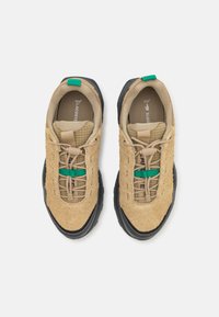 Lacoste GUARD BRKR CT 224  - Tossud - light brown/dark grey