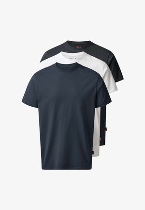 Kolme yksiväristä pyöreäkaulusta T-paitaa pinottuna, värit edestä taakse: tumma laivastonsininen, valkoinen ja musta.