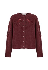 Burgundy neulecardigan, jossa on teksturoitu kangas, nappikiinnitys ja kukkakirjontakoristeet harteilla ja selässä.