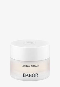 Vit rund burk med en slät yta; klar glasbotten; märkt "ARGANCREME" och "BABOR" i svart text; minimalistisk design.