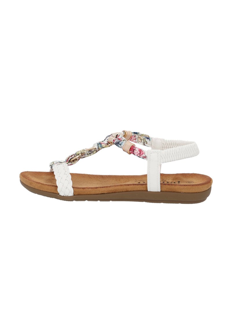 Witte platte sandalen met gevlochten straps, voorzien van een bloemenpatroon. De voetbed is bruin met een gestructureerd oppervlak en een flexibele zool.
