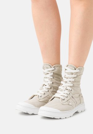Sneakers alte - ivory