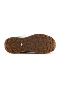 Suela de tracción con surcos profundos y tacos, material de caucho marrón, borde blanco en contraste, diseño robusto para un agarre óptimo en diversas superficies.