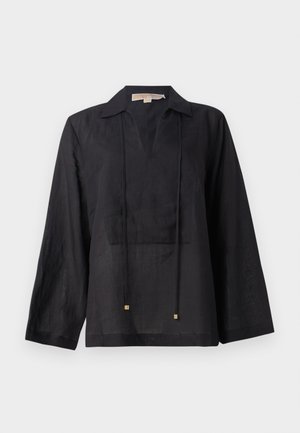 Chemise noire à manches longues en tissu léger, dotée d'un col, d'un décolleté en V à l'avant et de deux cordons de serrage avec des accents dorés.