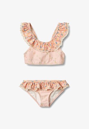 Set de bikini floral roz, featuring un top cu volănașe și dantelă la margine și un fund cu accente din volănașe, realizat dintr-un material moale și ușor.