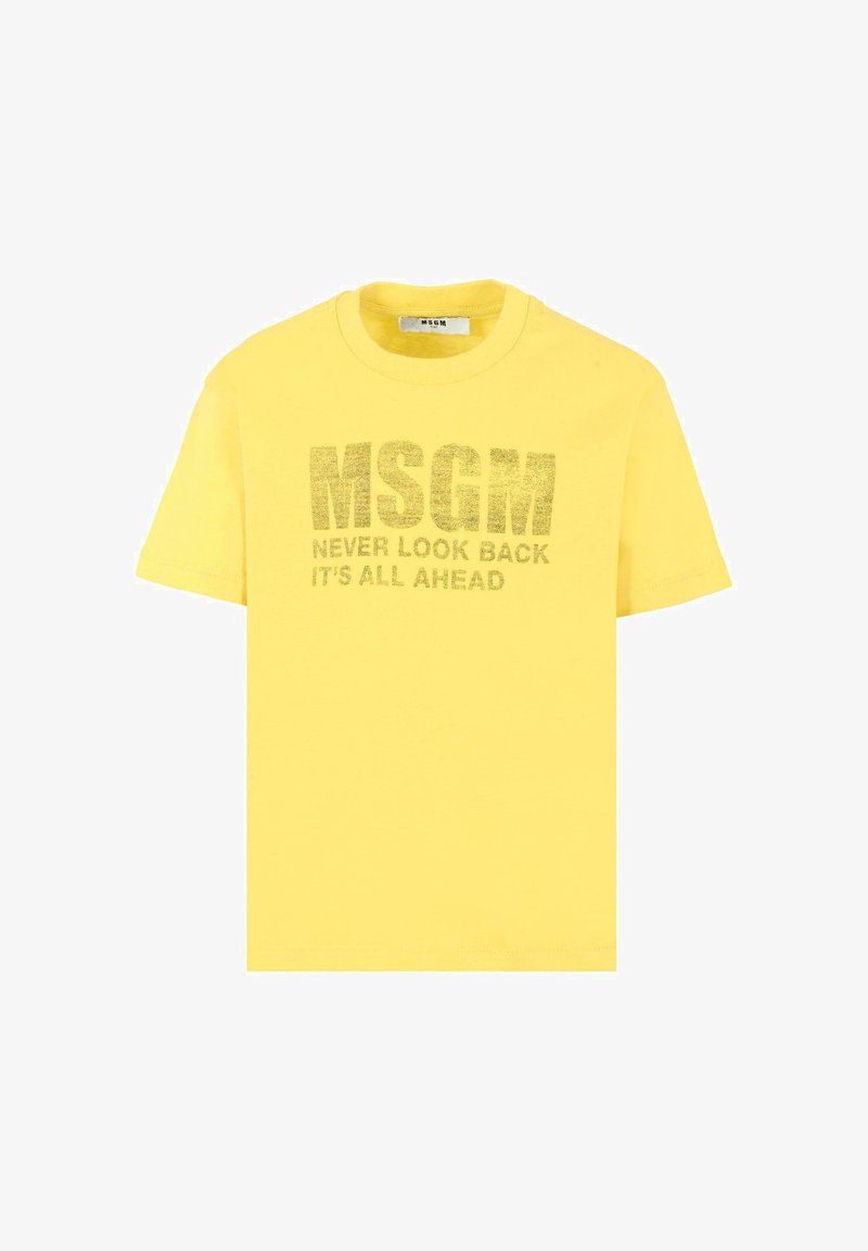 T-shirt in cotone giallo con maniche corte, caratterizzata da un testo grigio bold e luccicante che recita "MSGM NEVER LOOK BACK IT'S ALL AHEAD."