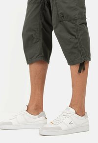 camel active REGULAR FIT 3/4 - Shorts - leaf green
