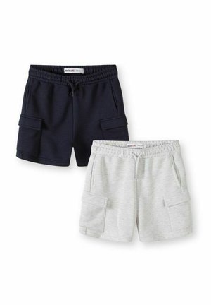Dwie pary dziecięcych szortów typu cargo z elastycznymi pasami i sznurkami do ściągania, jedna w granatowym kolorze, druga w jasnoszarym, ułożone płasko na białym tle.