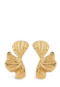 Goldfarbene Ohrringe in Form von Muschelwedeln, mit strukturierten, geriffelten Oberflächen und einem polierten Finish, geeignet für verschiedene Anlässe.