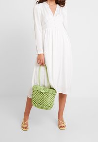 YAS Freizeitkleid - white