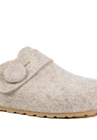 Pantoufle en laine grise avec une texture douce, forme arrondie et un accent de bouton sur le dessus. Dispose d'une semelle en caoutchouc beige avec un motif ondulé.