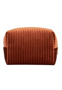Pochette cosmetica in velluto color ruggine, con texture a righe verticali, parte superiore arrotondata e chiusura con zip in metallo dorato.