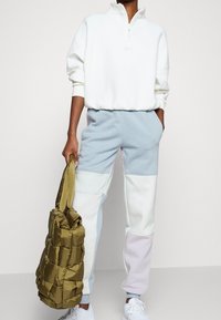 Reebok Träningsbyxor - grey