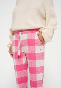 10DAYS JOGGER CHECK - Jogginghose - bright pink