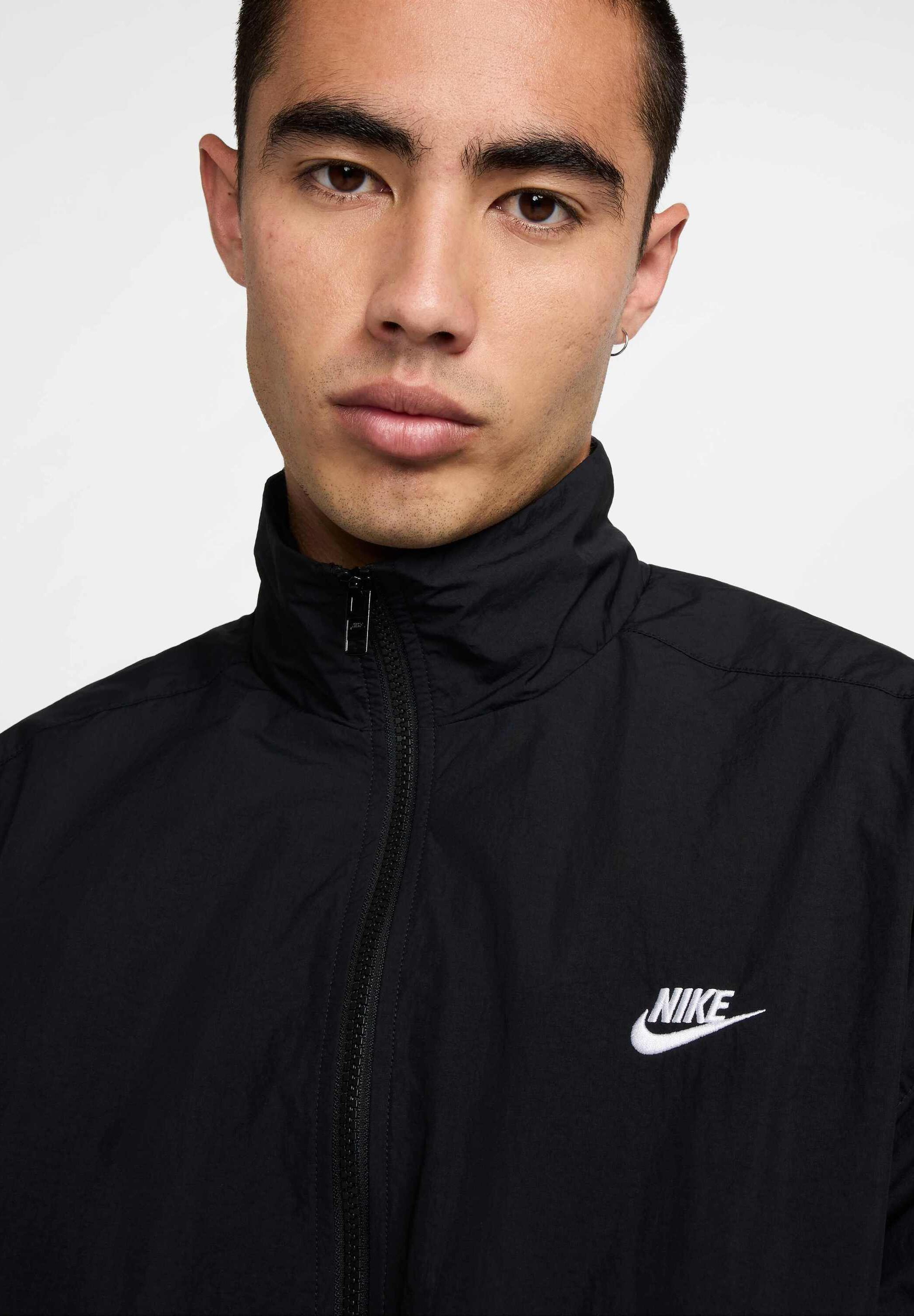 black nike lightweight jacket