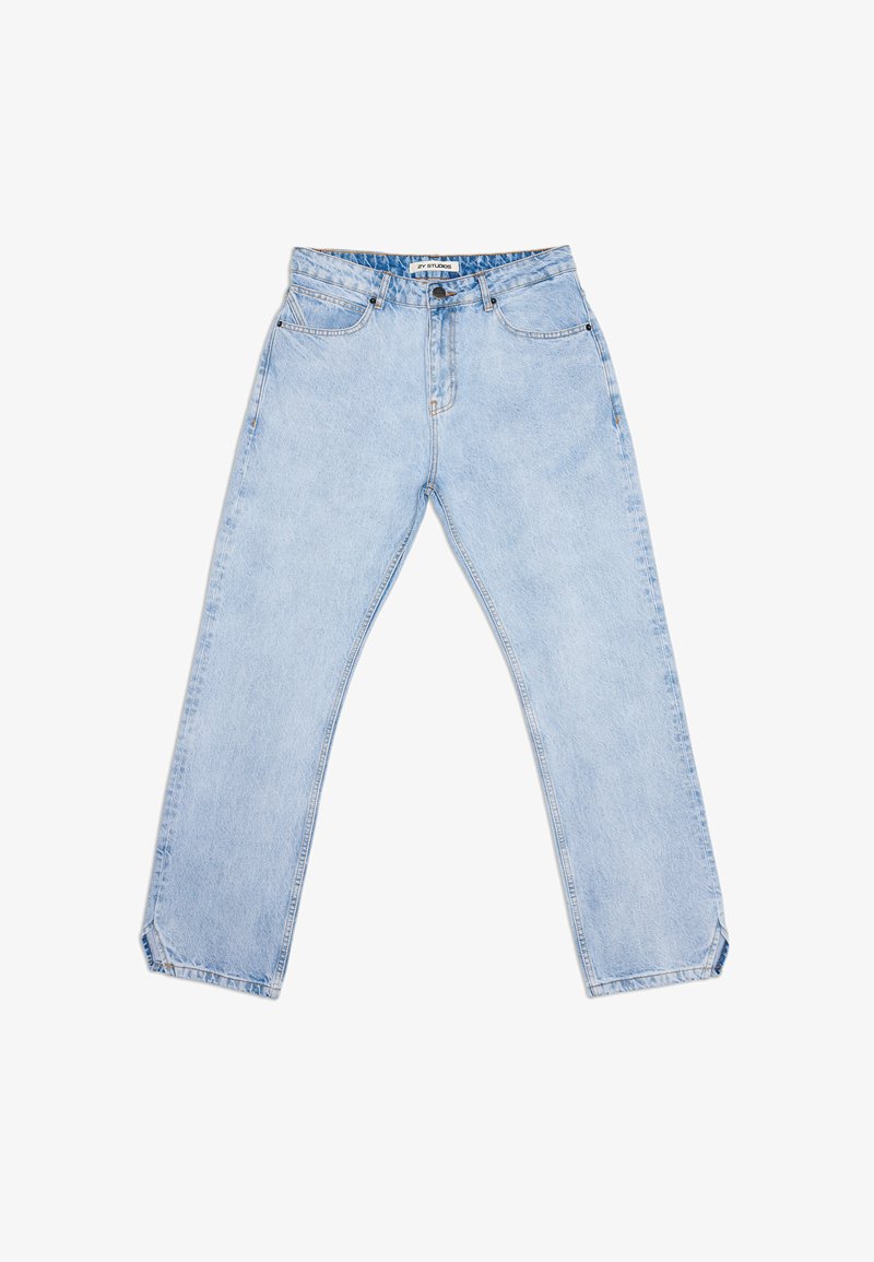 Svetlo modre jeans hlače s ravnimi hlačnicami, z petimi žepi, zapiranjem na gumb in subtilnim bledenjem. Brez vidnih vzorcev ali logotipov.