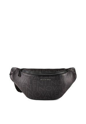 Riñonera de cuero negra Valentino con patrón repetido en relieve de logotipo y cierre frontal con cremallera.