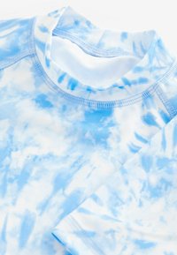 Next REGULAR FIT - Maglia da surf - blue tie dye