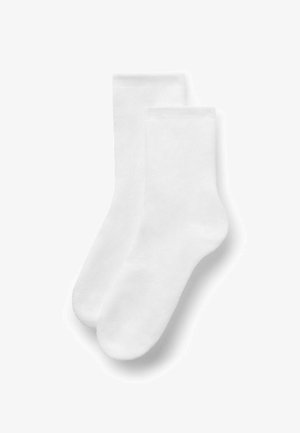 Weiße Baumwollsocken mit einer weichen Textur, mittellang bis zur Wade und runder Zehenpartie. Keine sichtbaren Muster oder Hardware.