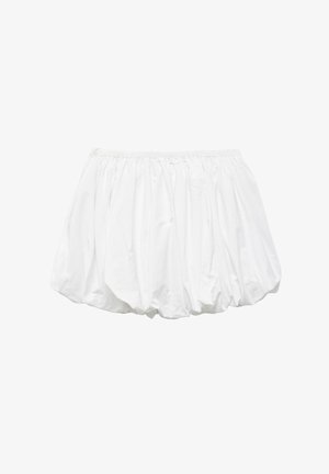 Shorts en coton blanc de type ballon, dotés d'une taille élastique et d'un design plissé, avec une texture lisse et une forme arrondie.