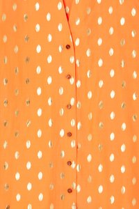 Orangenes Stoffbluse mit goldenen Punkten, mit einer knöpfrigen Front und einer glatten Textur. Regelmäßige Passform mit einem klassischen Kragen-Design.
