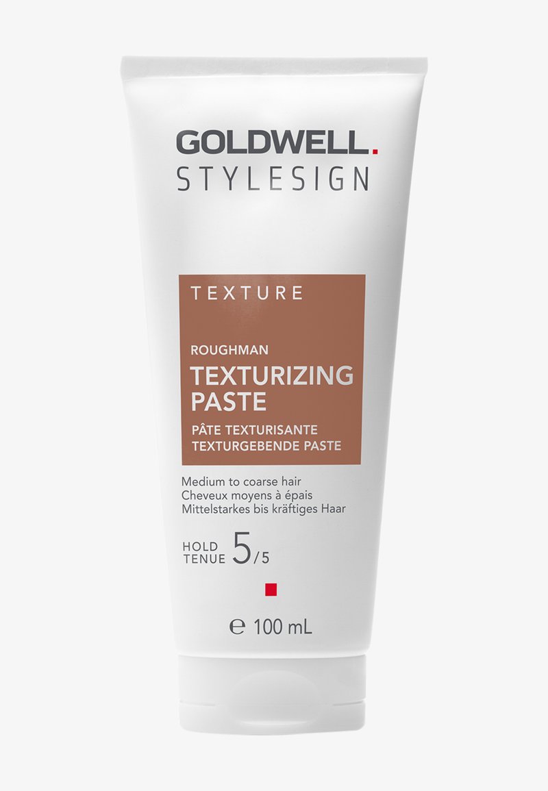 Pâte texturisante Goldwell Stylesign Roughman pour cheveux mi-épais à épais, niveau de fixation 5, tube blanc de 100 ml avec étiquette marron.