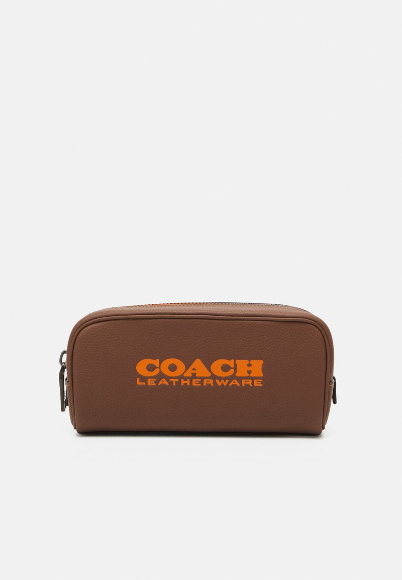 Coach TRAVEL KIT IN PEBBLE WITH COACH BRANDING Reisezubehör dark