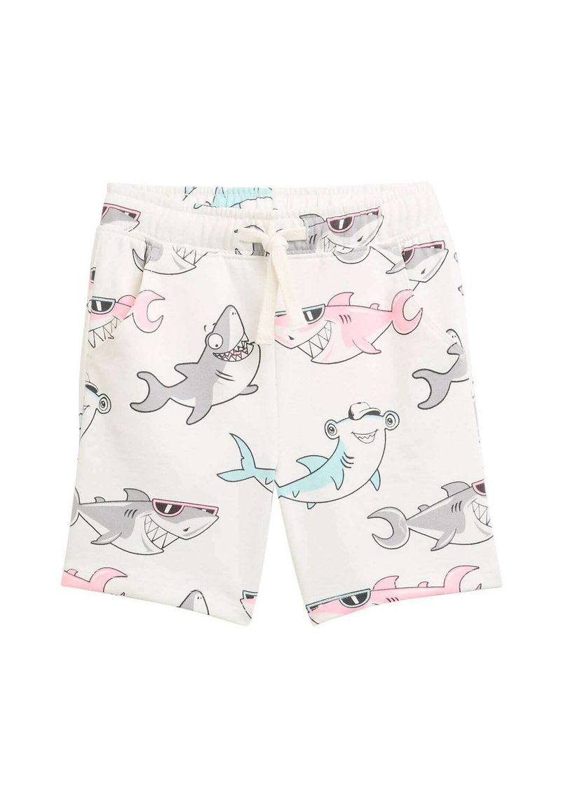 Shorts à motif de requins en tissu léger. Comprend une taille élastique avec cordon de serrage, de multiples motifs de requins en gris, rose et bleu sur fond blanc.