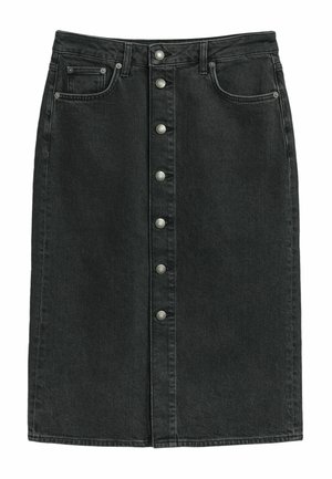Gonna midi in denim nera con bottoni frontali, due tasche e dettagli di cucitura sottili. Presenta una linea dritta e un design classico.