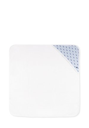 Witte deken met een blauw accent en een walvispatroon in één hoek. Zacht materiaal, vierkante vorm en afgeronde hoeken.