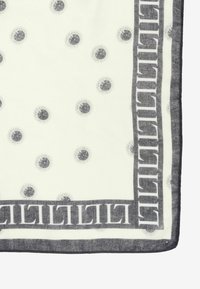 Nem kiválasztott, ivory polka dot