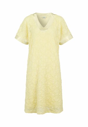 Gul knælængde kjole med blomsterblonde tekstur, korte ærmer af satin og en V-udskæring i satin.