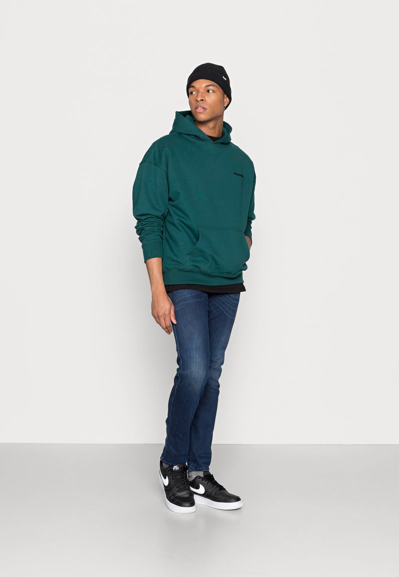 Pegador LOGO OVERSIZED - Sweatshirt com capuz - pine green
