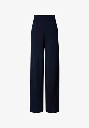 Marineblauwe wijde broek met een hoge taille en gladde stof, weergegeven tegen een witte achtergrond.