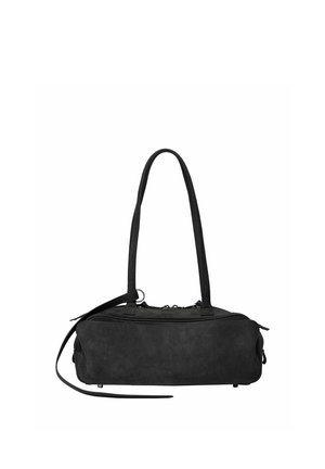 Zwart rechthoekig leren handtasje met lange schouderriemen en ritssluiting, getoond tegen een witte achtergrond.