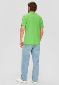 s.Oliver FRONTPRINT - T-shirt print - grün