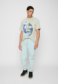 DEF SCHILLER  - Relaxed fit -farkut - ice blue washed