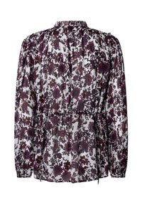 Blusa a manica lunga in tessuto leggero e trasparente con base bianca e motivo floreale scuro. Presenta una scollatura arricciata e dettagli plissettati.