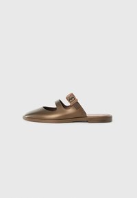 Unselected, bronze-coloured