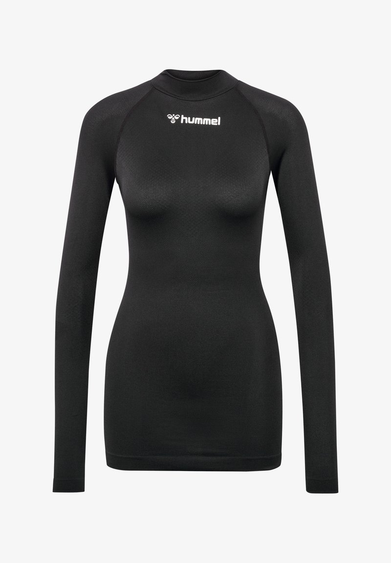 Czarna, długosleeve'owa koszulka sportowa wykonana z teksturowanej tkaniny elastycznej, z wysokim kołnierzykiem i białym logo na piersi.