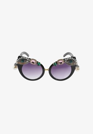 Lunettes de soleil noires avec des verres ronds passant d'un violet foncé à un violet clair. Ornées de pierres colorées, de perles et d'accents en métal élaborés.