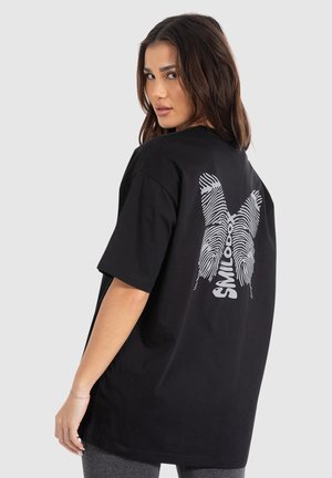 PAYTON - T-shirt con stampa - schwarz