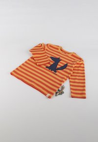 Gestreiftes Langarmshirt in Orange und Gelb mit einem navyblauen Fuchs-Motiv in der Mitte. Aus weichem Baumwoll-Mischmaterial.