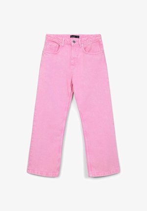 Jeans en denim rose clair avec une coupe droite, dotés de cinq poches, d'une fermeture à bouton et de passants de ceinture. Texture lisse sans motifs.