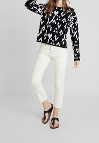 Mavi Sweter