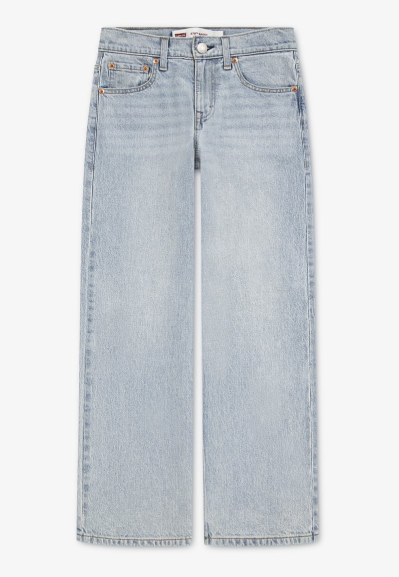 Jean bleu clair taille haute à jambe droite avec fermeture par bouton et zip, cinq poches et légère décoloration sur l'avant des cuisses.